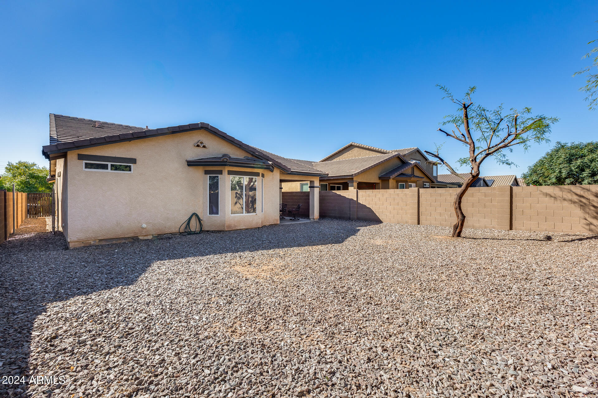 1450 E LAKEVIEW Drive