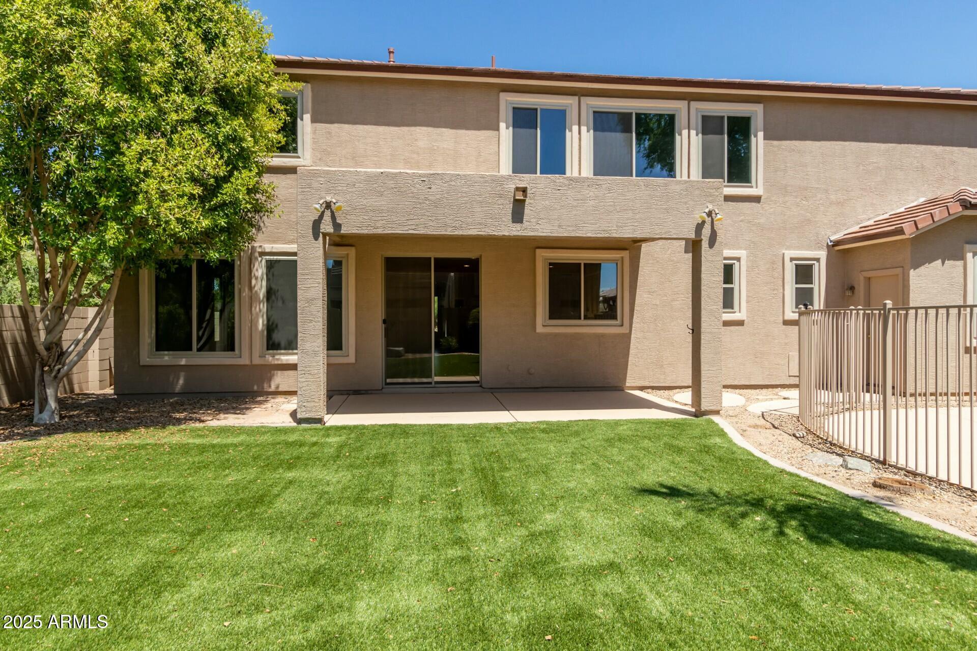 1651 E REDWOOD Place