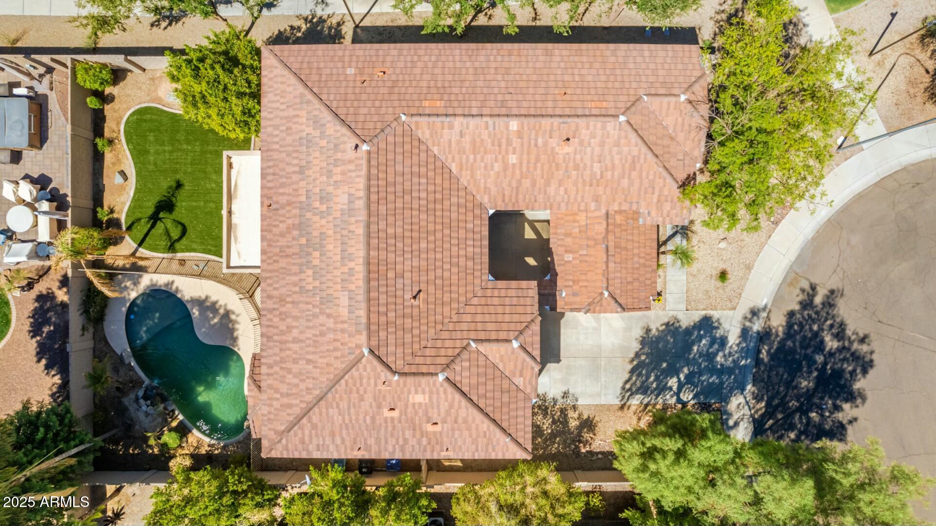 1651 E REDWOOD Place