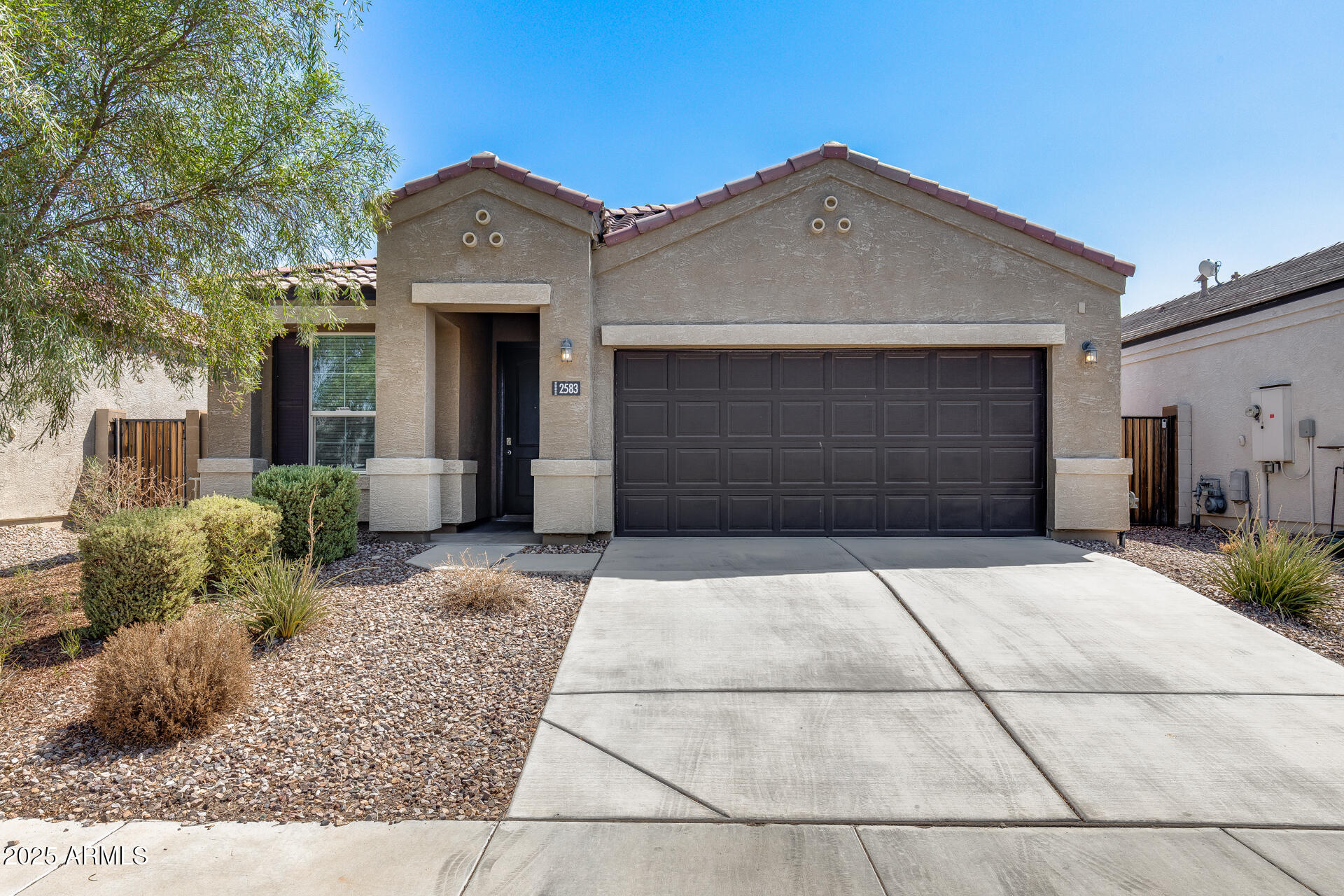 2583 N WRIGLEY Drive