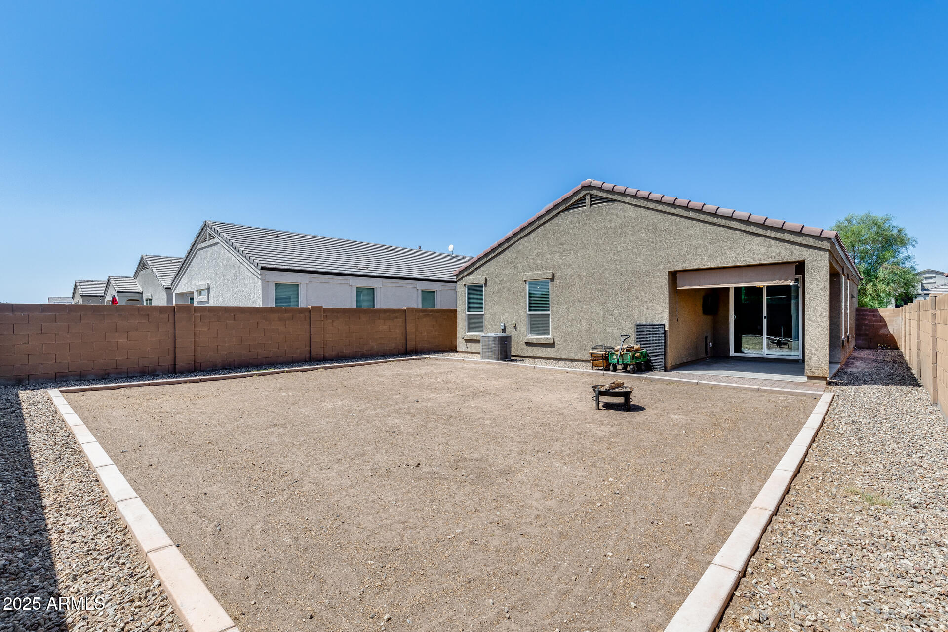 2583 N WRIGLEY Drive