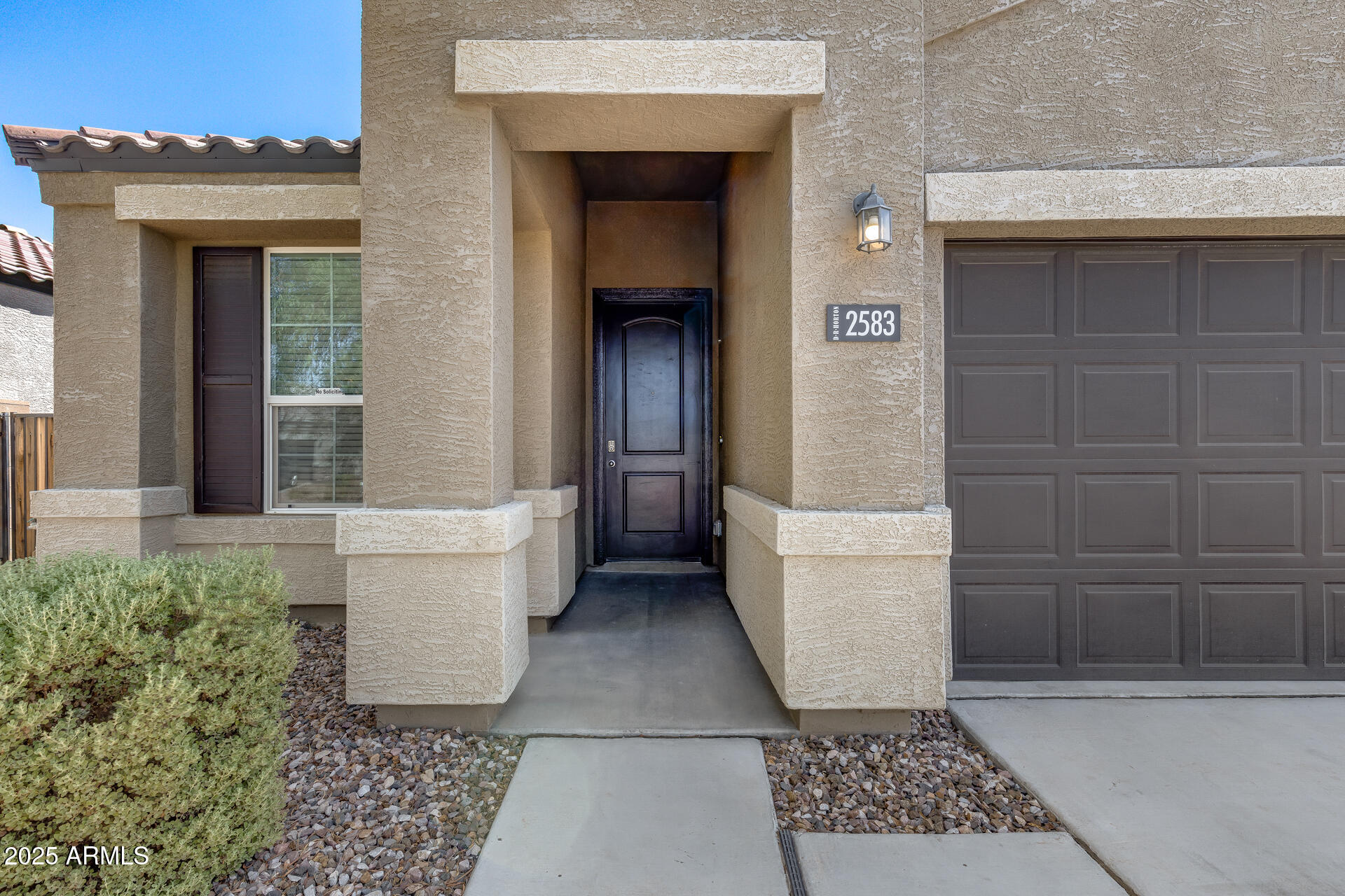 2583 N WRIGLEY Drive