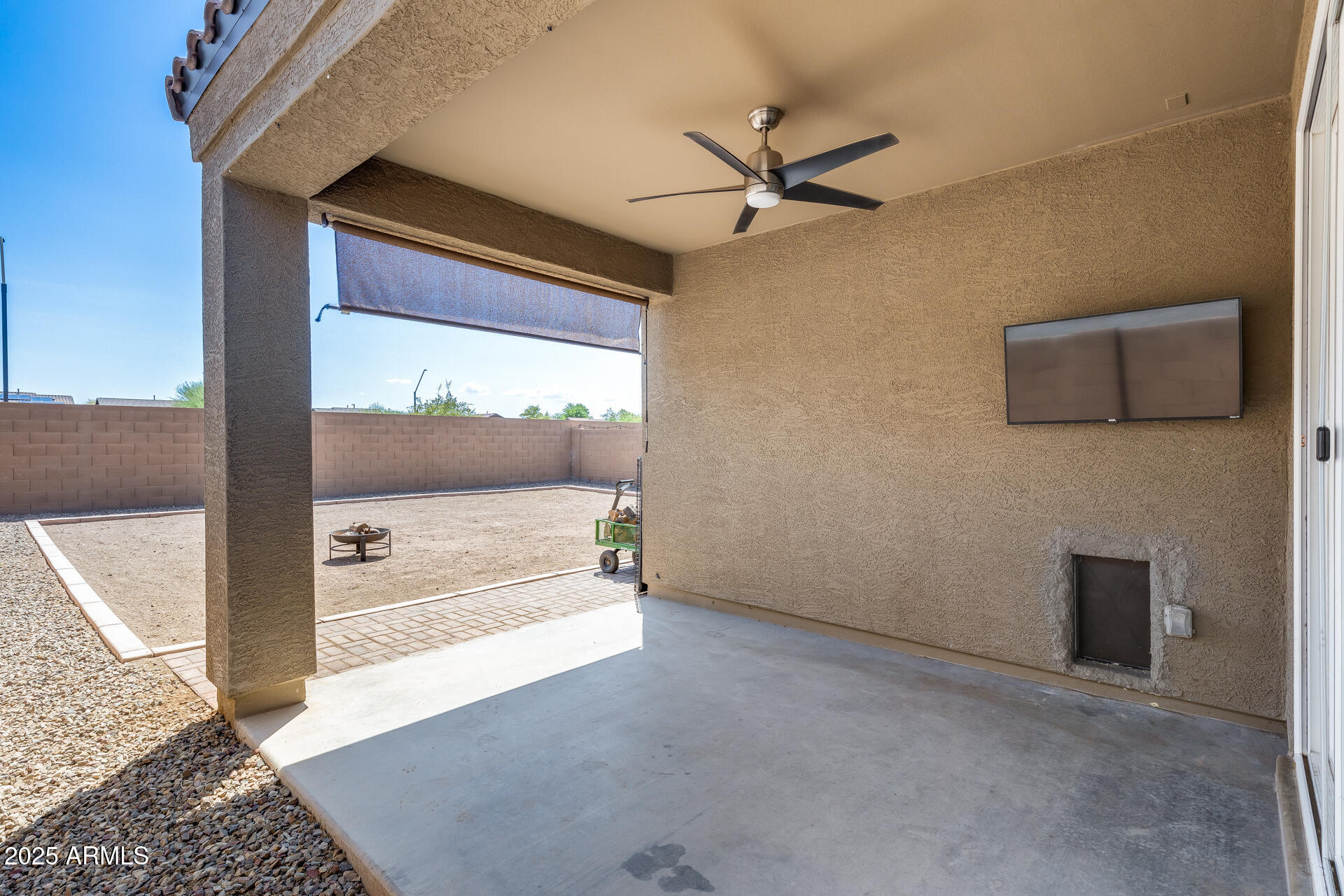 2583 N WRIGLEY Drive