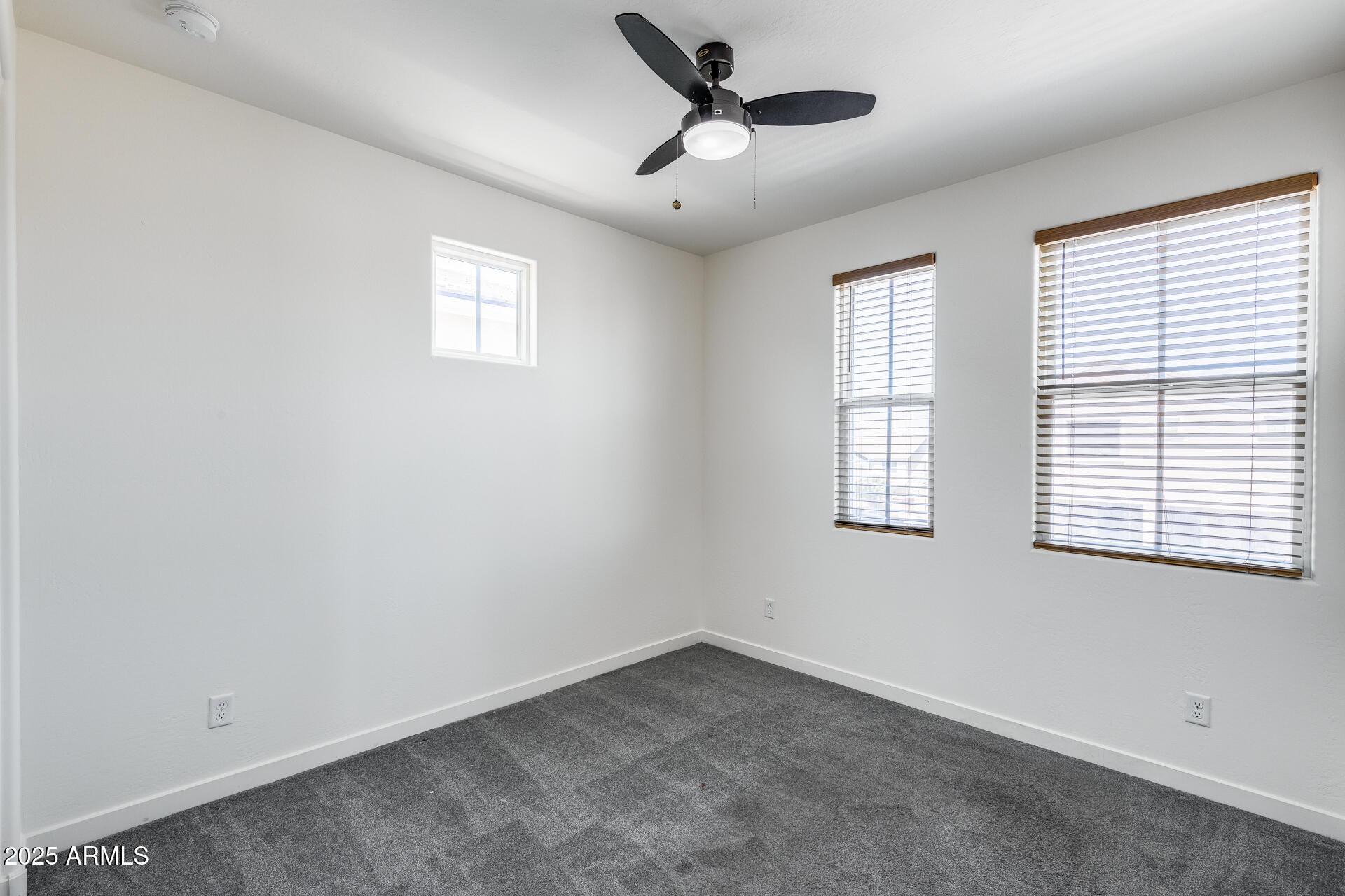 709 W FLINTLOCK Way