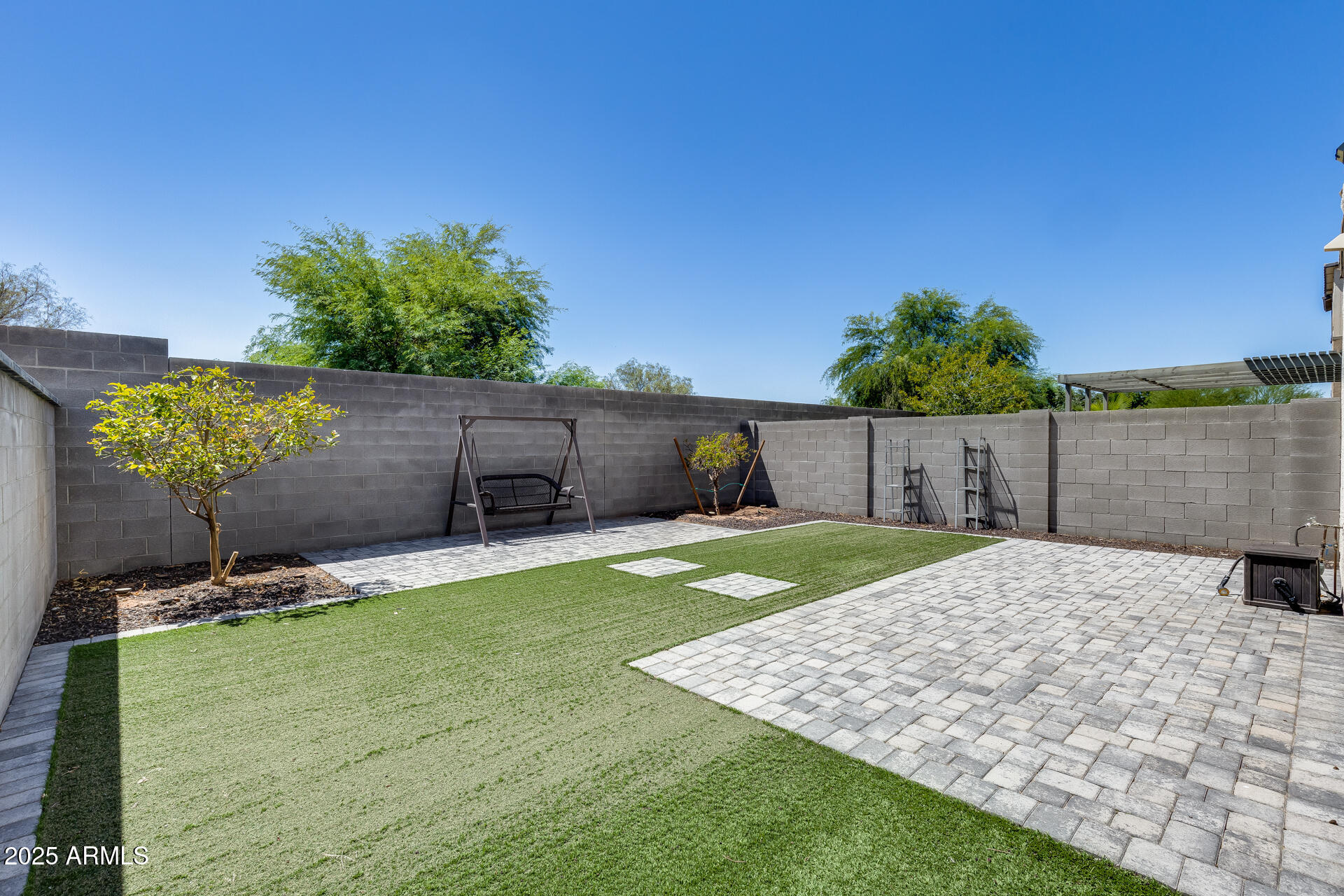 709 W FLINTLOCK Way