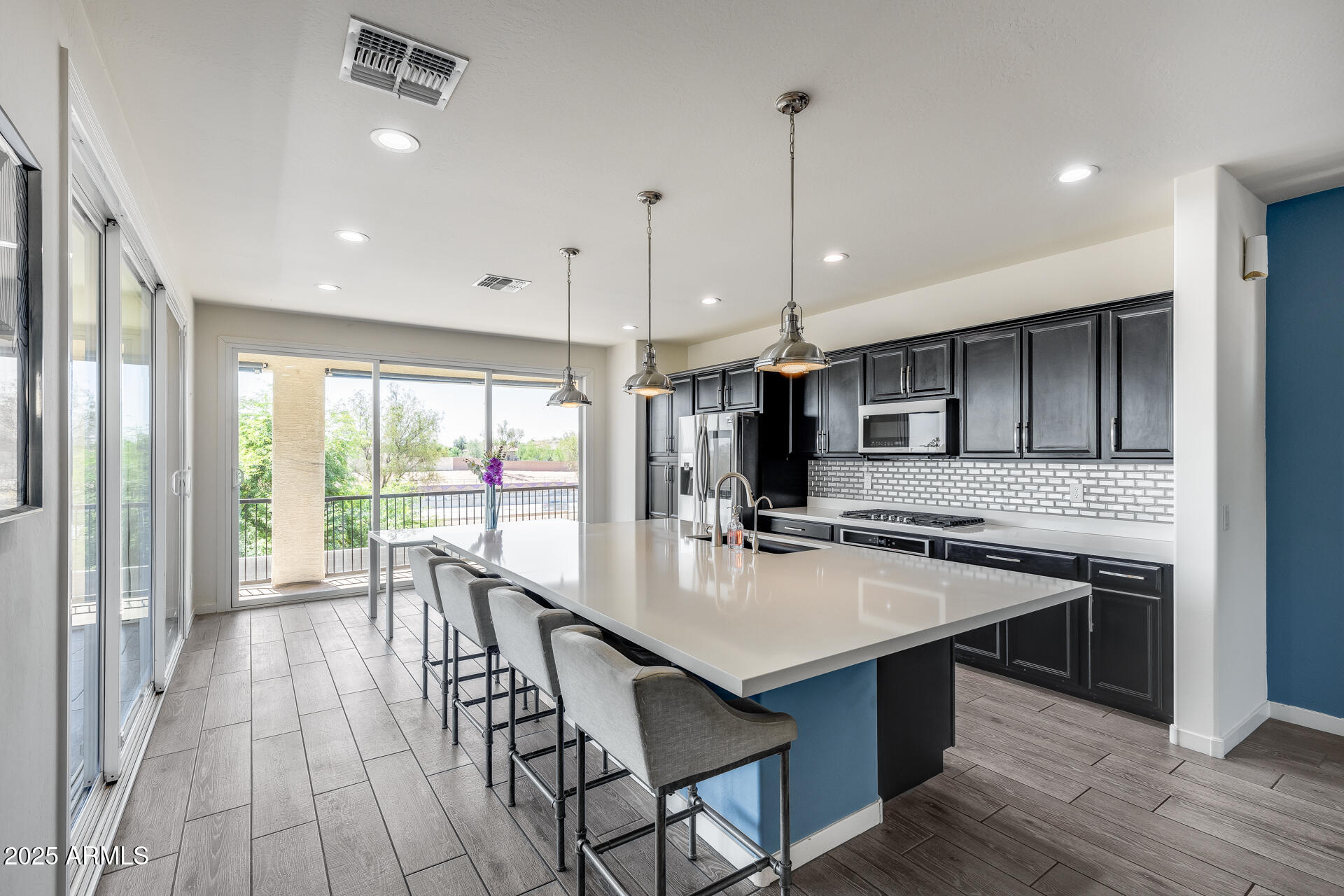 709 W FLINTLOCK Way