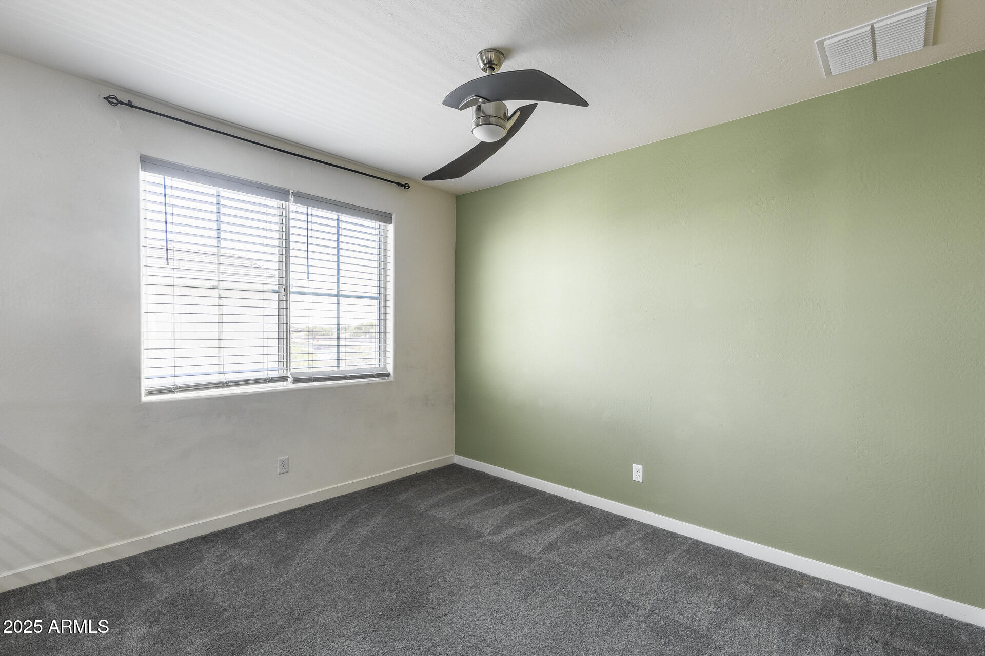 709 W FLINTLOCK Way