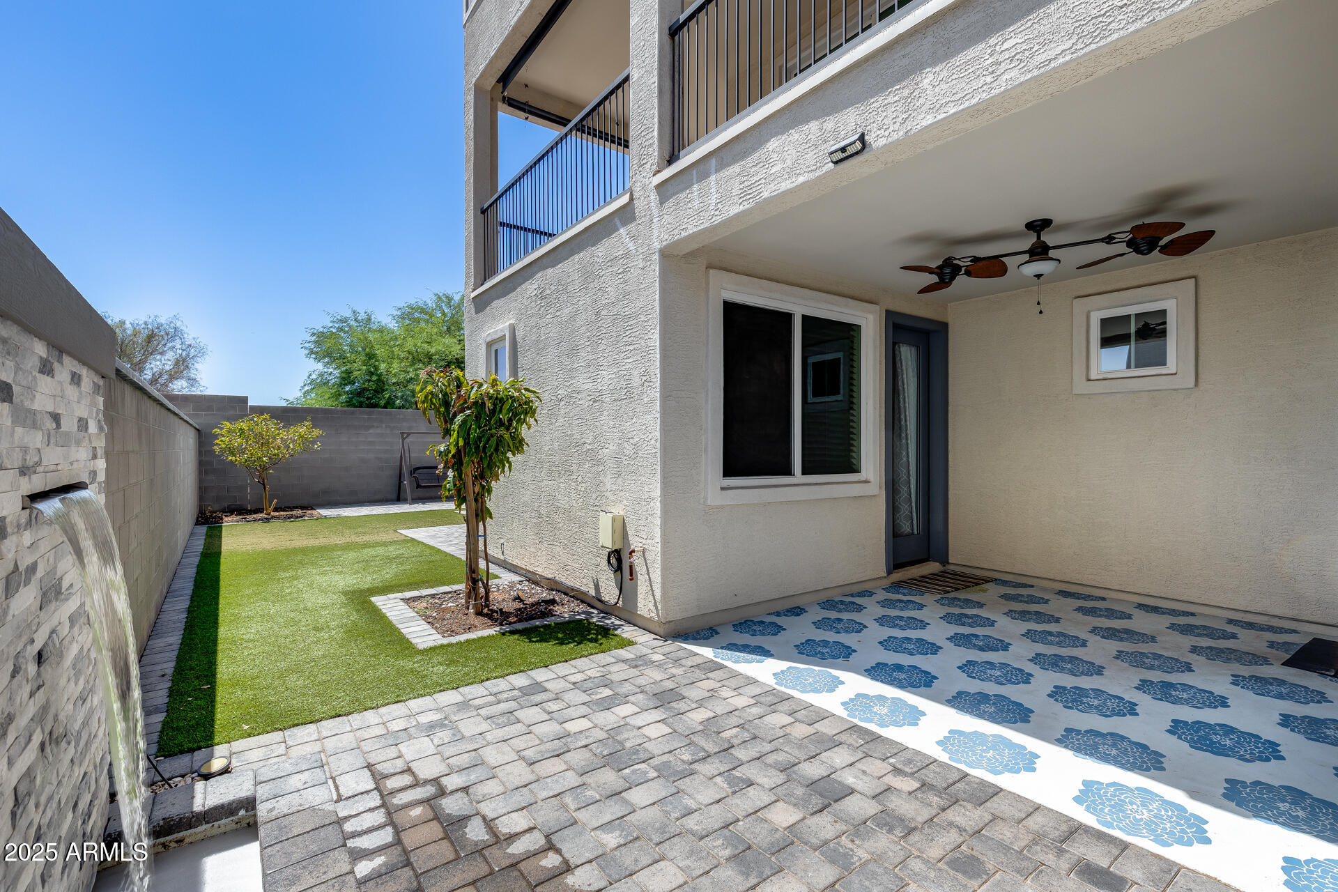 709 W FLINTLOCK Way