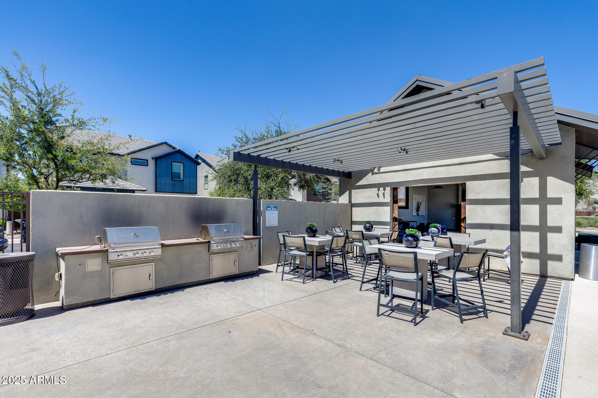 709 W FLINTLOCK Way