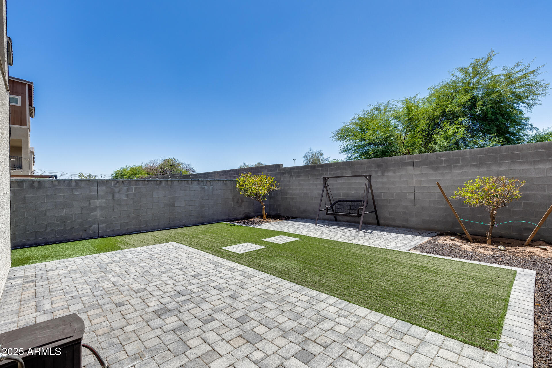 709 W FLINTLOCK Way