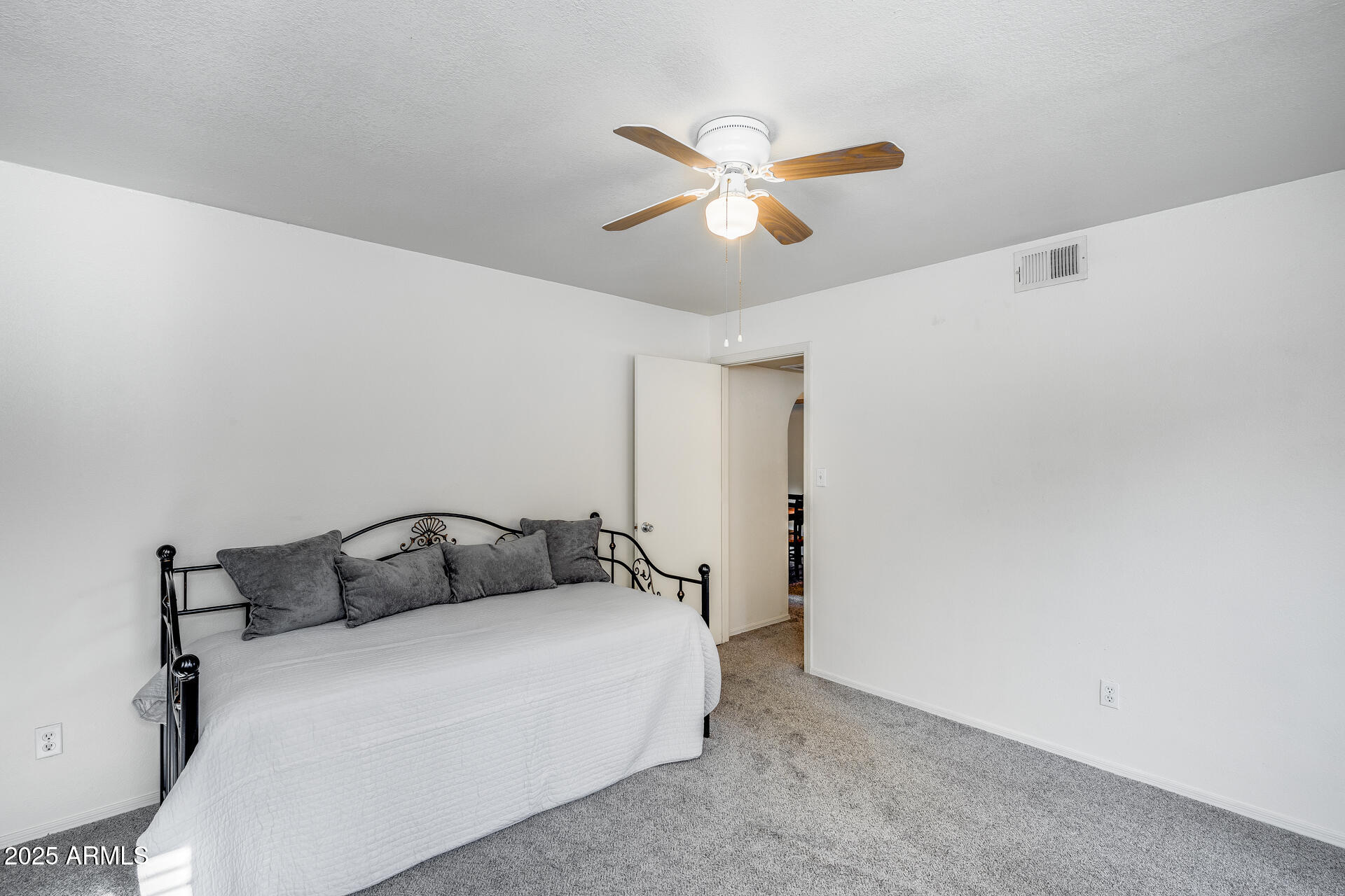 1880 E MORTEN Avenue 121