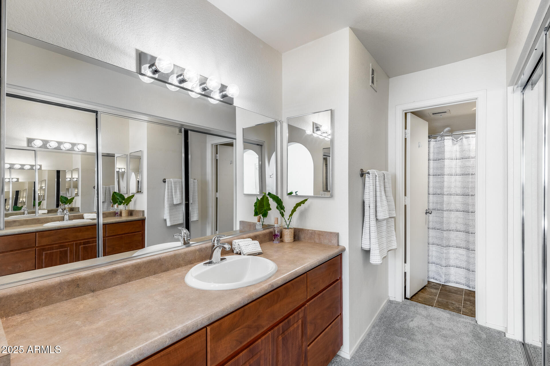 1880 E MORTEN Avenue 121