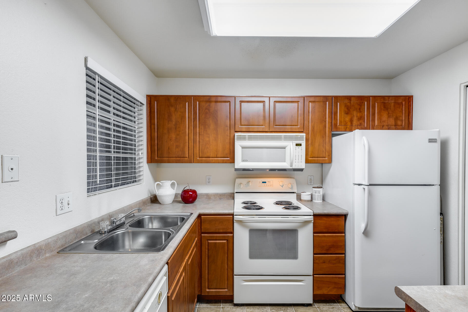 1880 E MORTEN Avenue 121