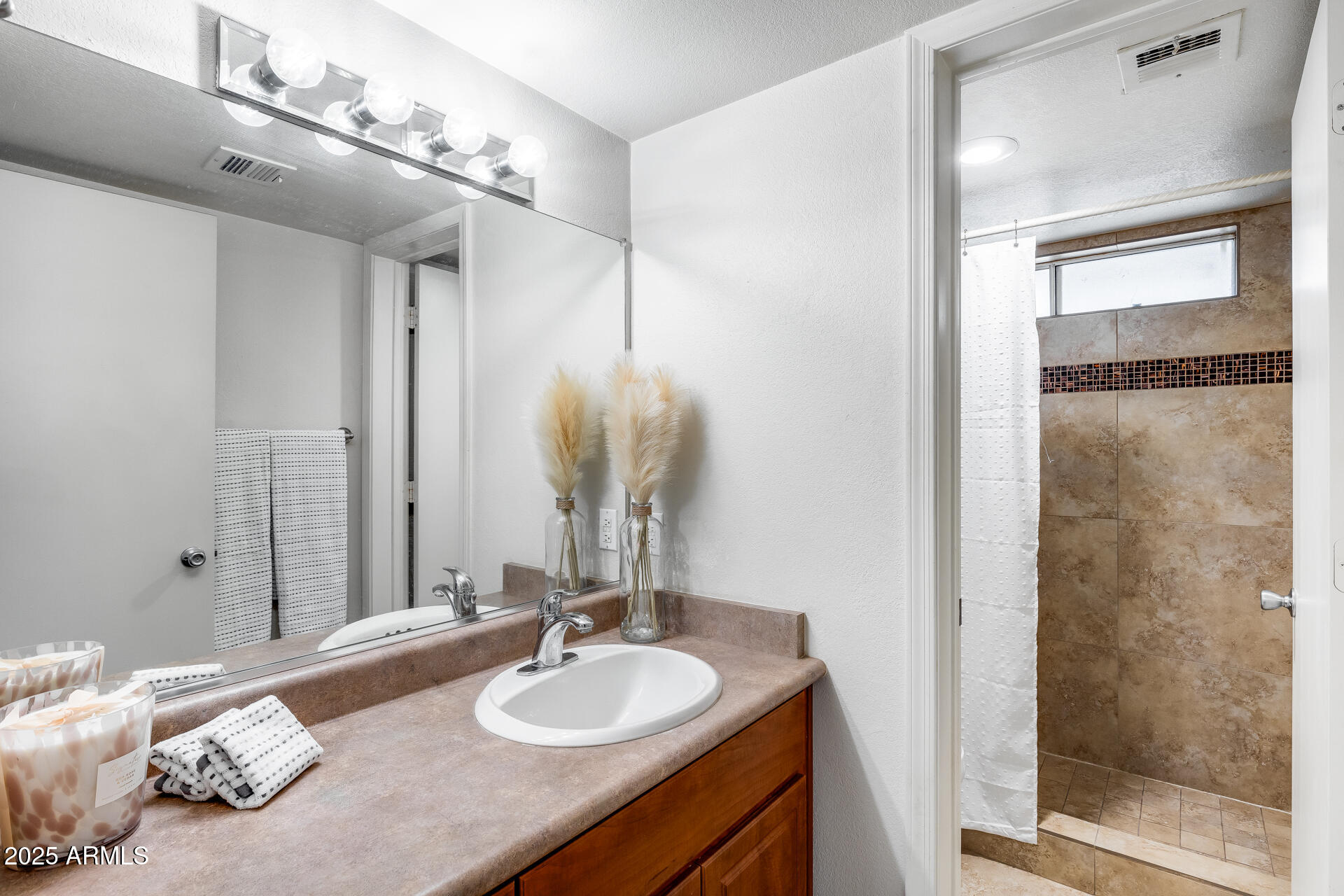 1880 E MORTEN Avenue 121