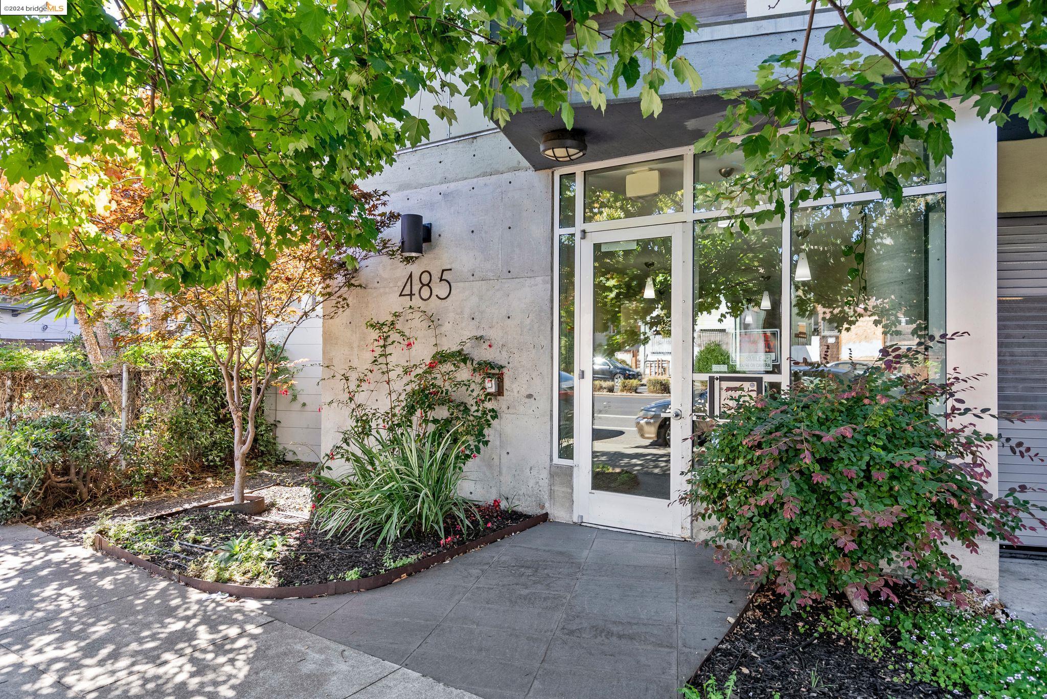 485 W Macarthur Blvd # 403