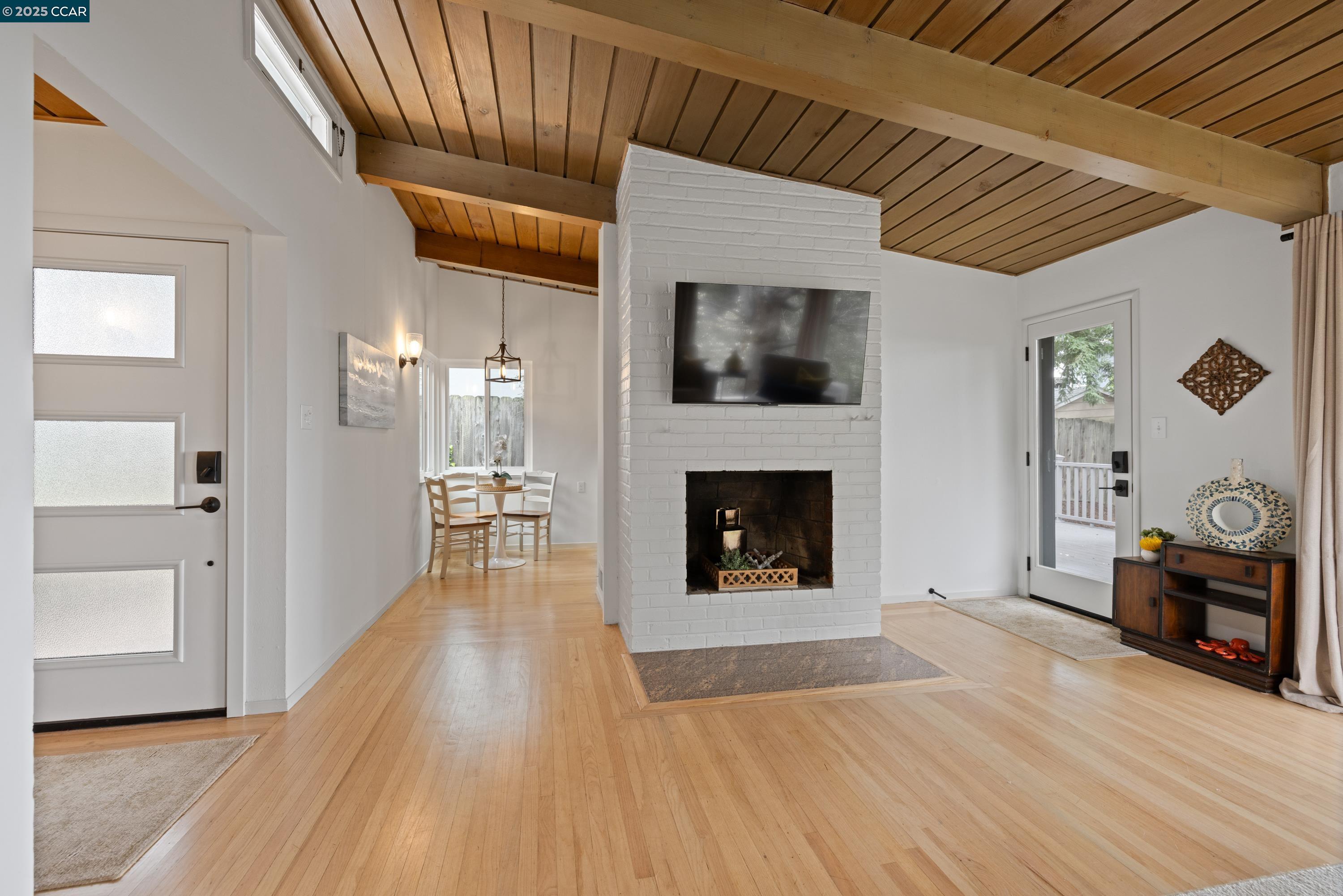 256 Fairlawn Dr