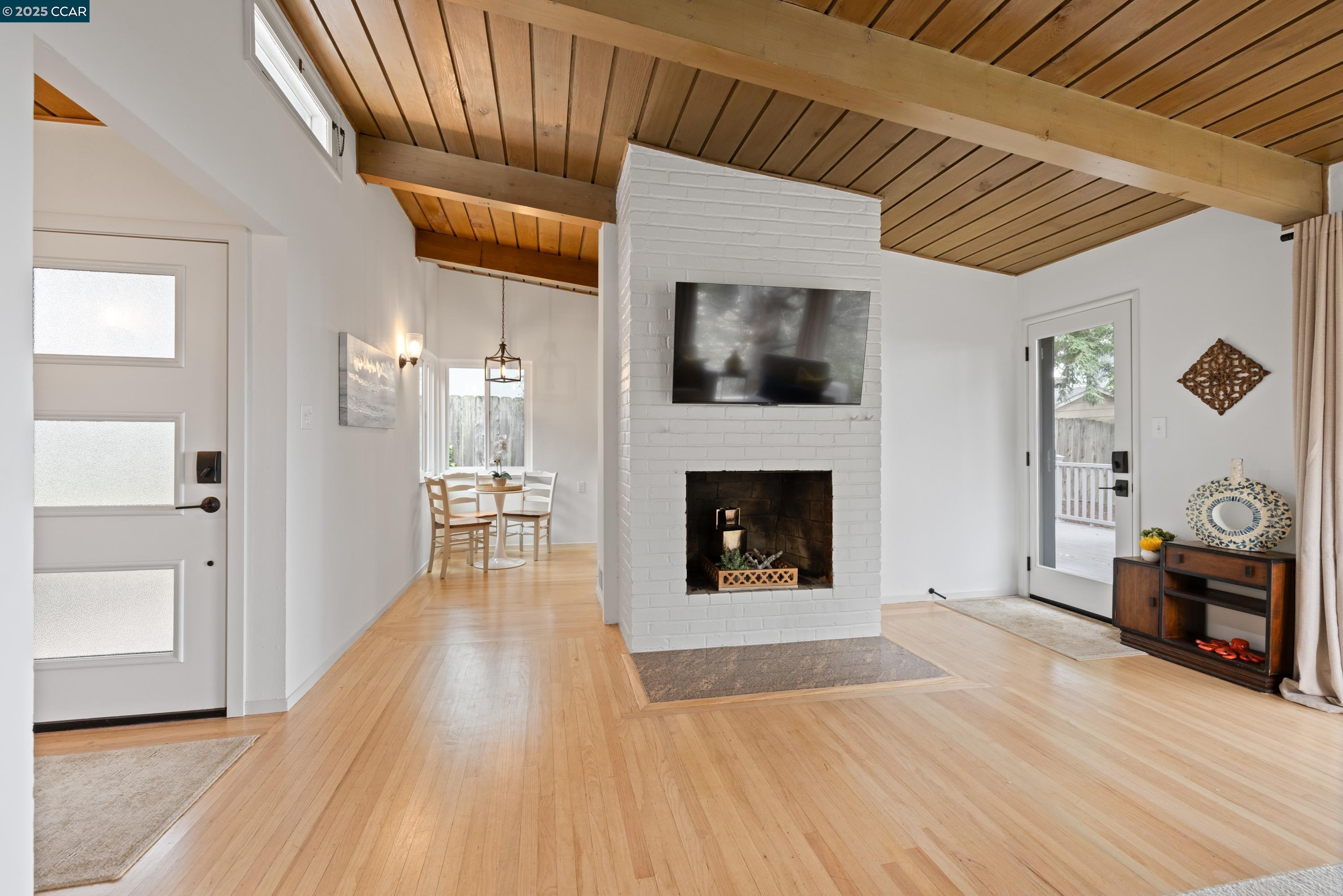 256 Fairlawn Dr