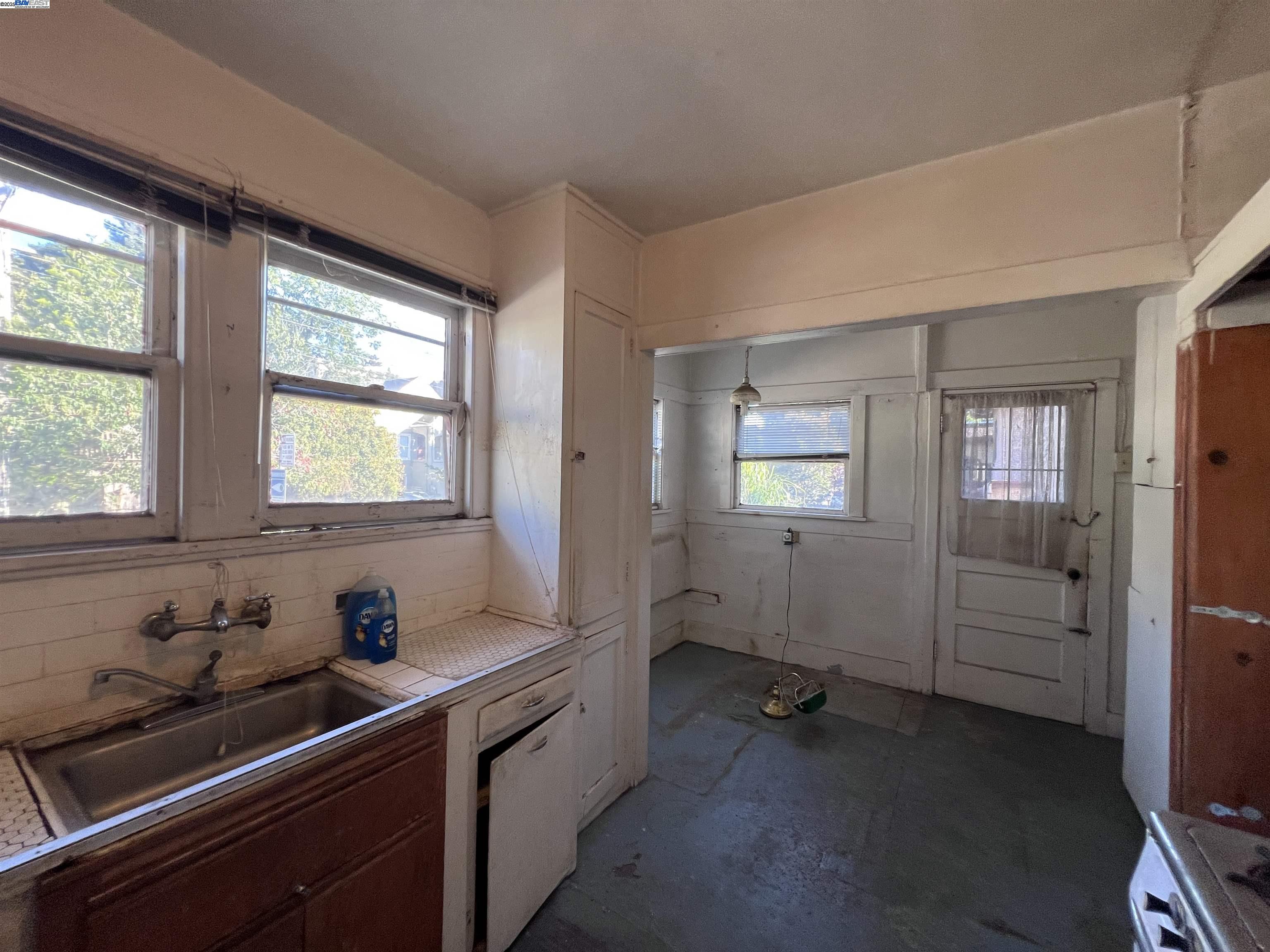 1633 Excelsior Ave
