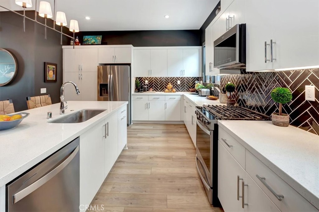 1810 W Bushell Street