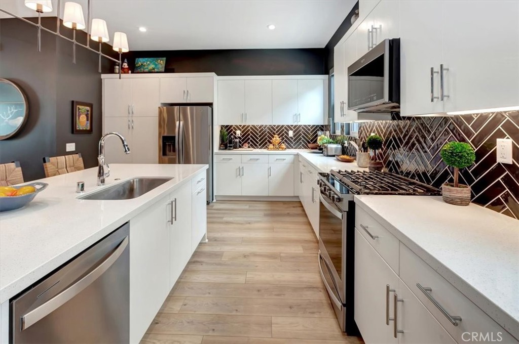 1810 W Bushell Street