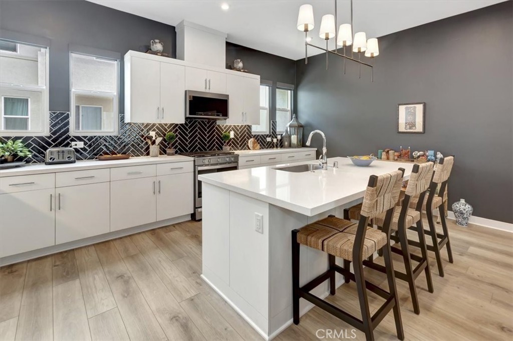 1810 W Bushell Street