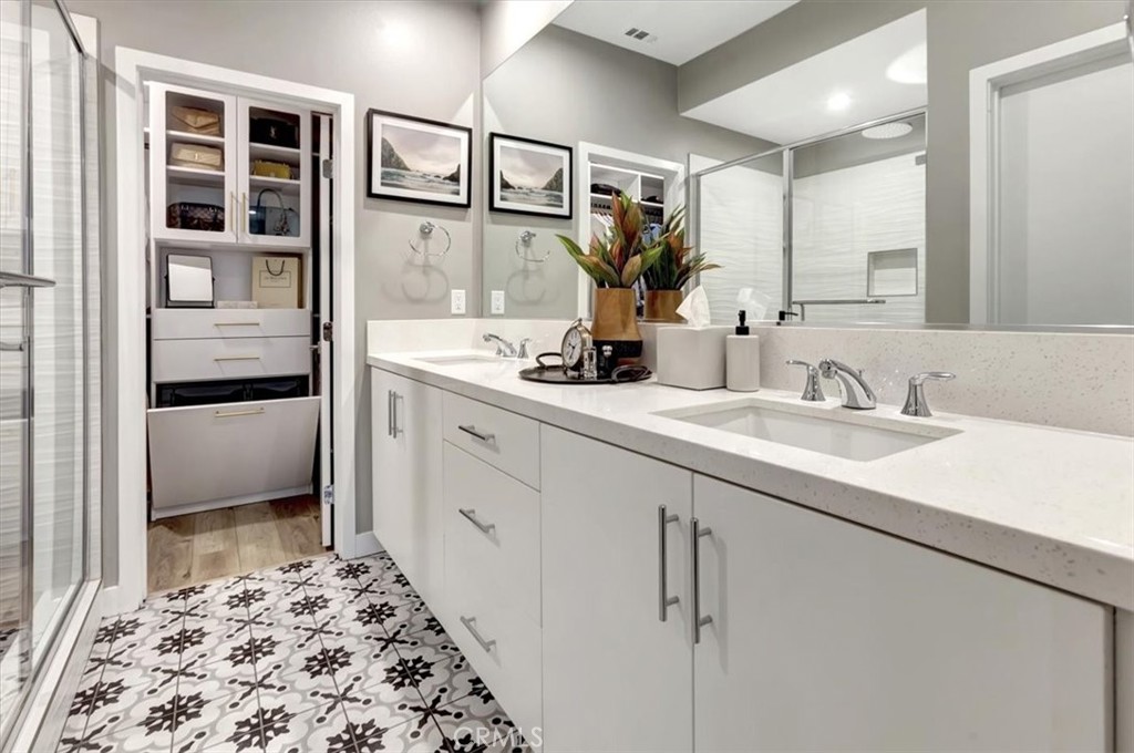 1810 W Bushell Street