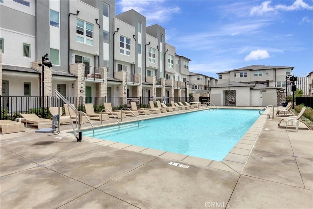 1810 W Bushell Street