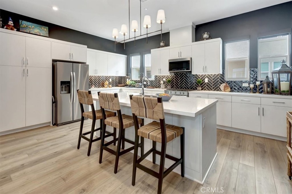 1810 W Bushell Street