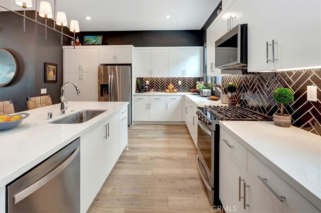 1810 W Bushell Street