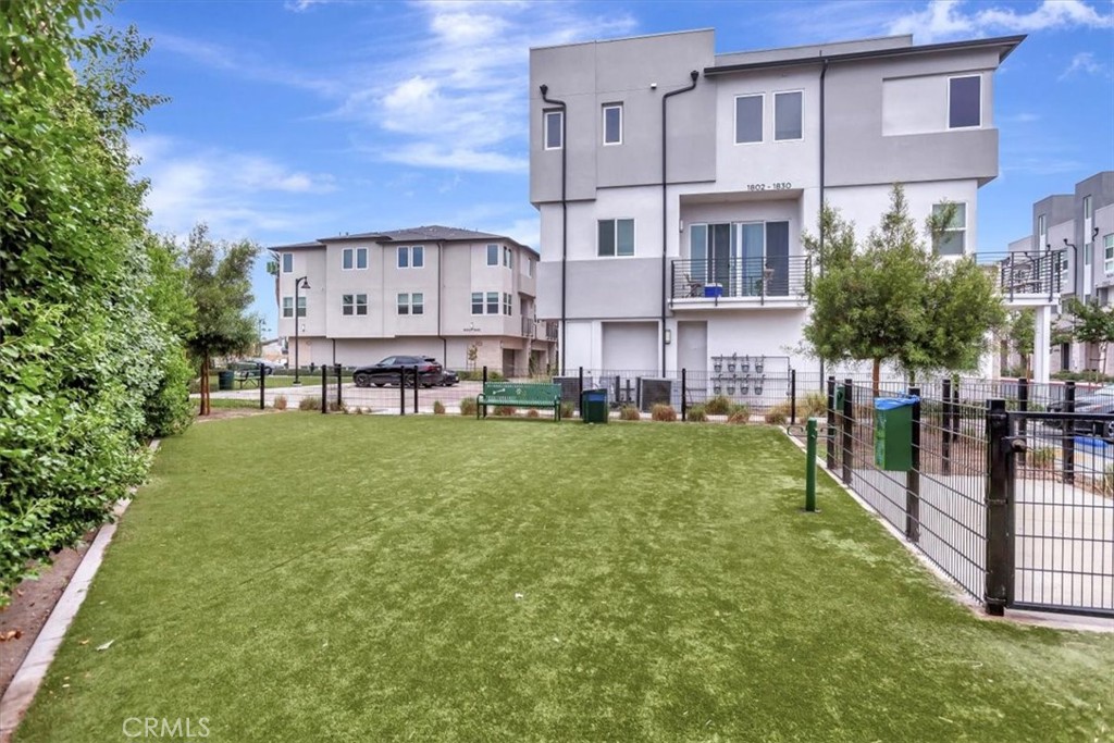 1810 W Bushell Street