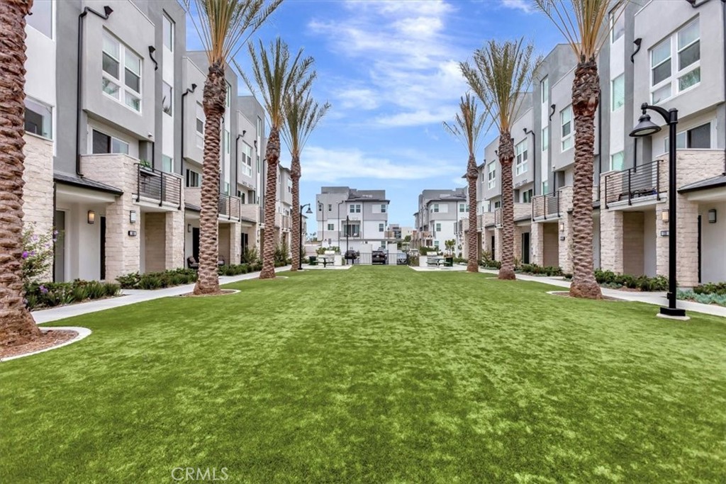 1810 W Bushell Street