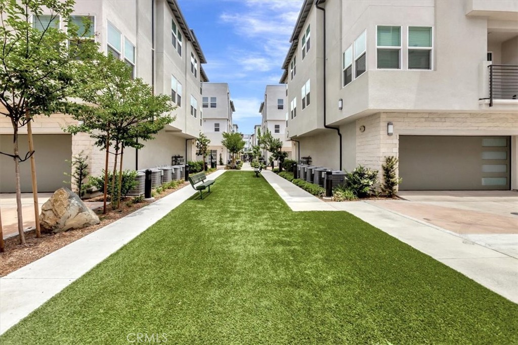 1810 W Bushell Street