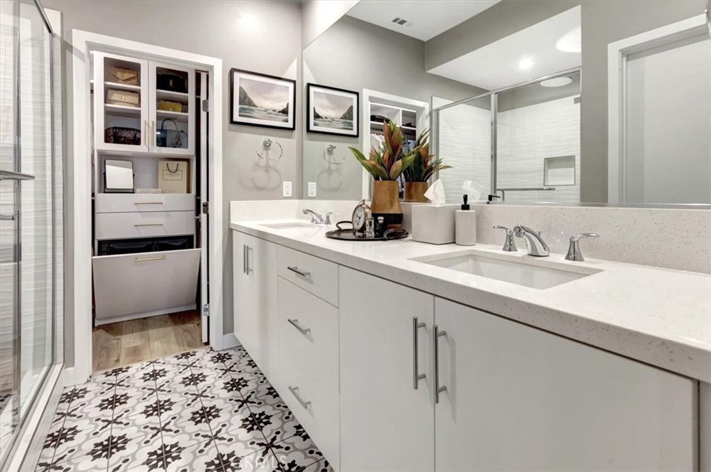 1810 W Bushell Street