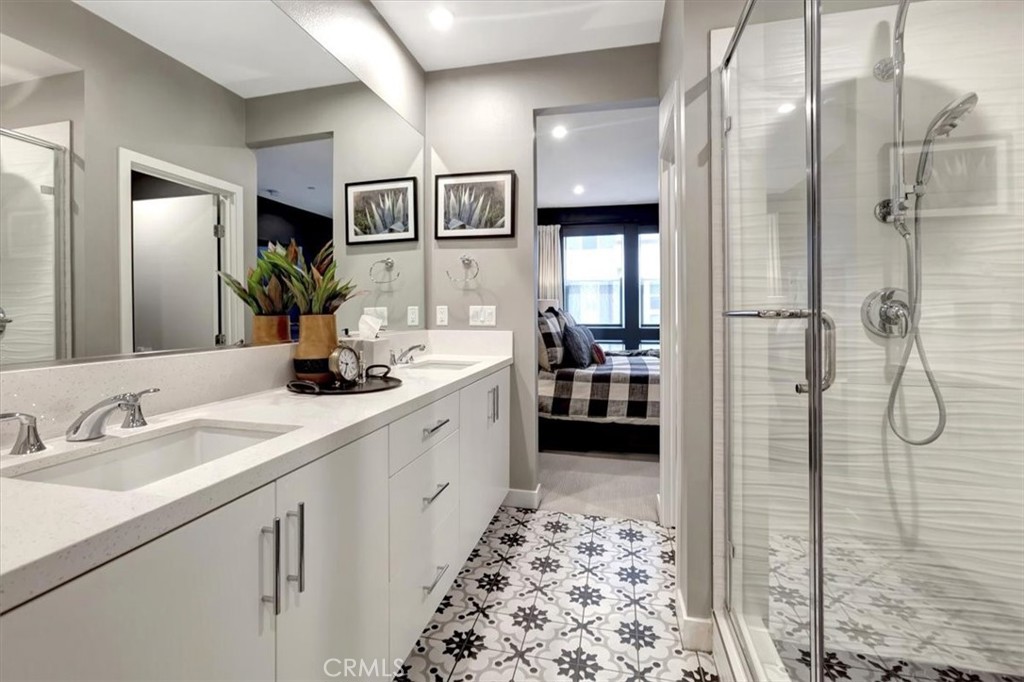 1810 W Bushell Street