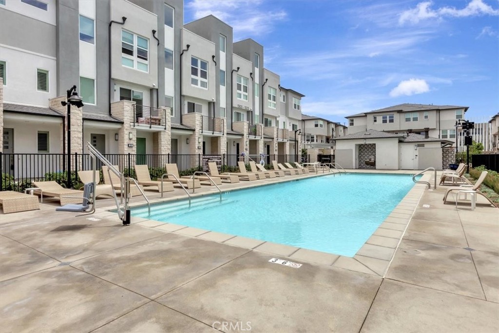 1810 W Bushell Street