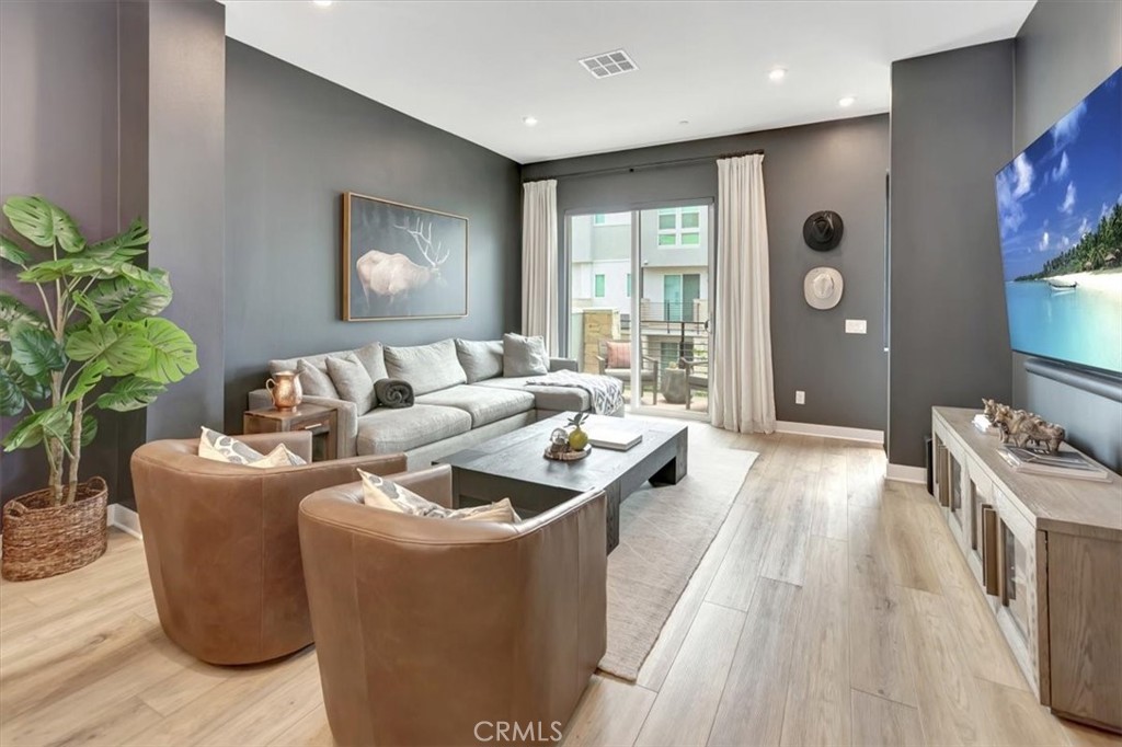 1810 W Bushell Street