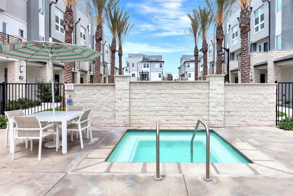 1810 W Bushell Street