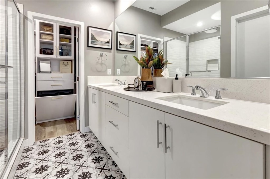 1810 W Bushell Street