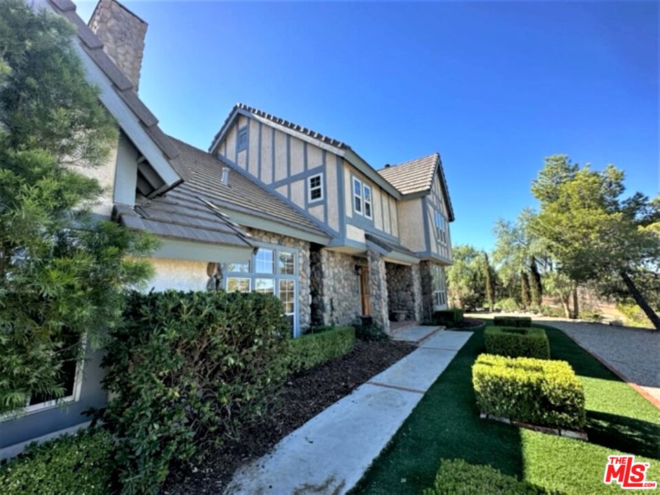 34880 Via Famero Dr