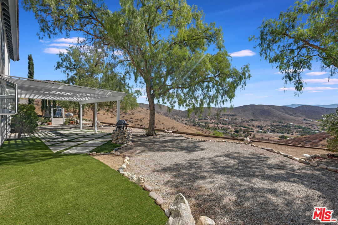 34880 Via Famero Dr