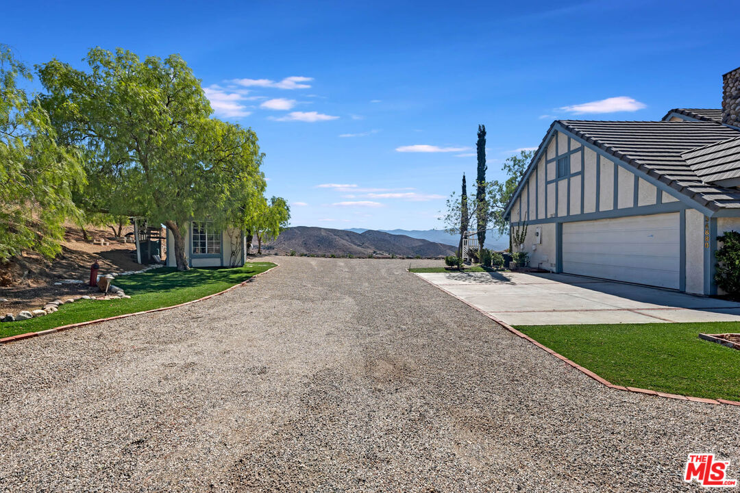 34880 Via Famero Dr