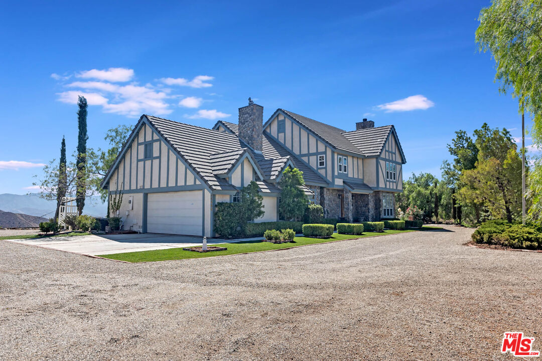 34880 Via Famero Dr