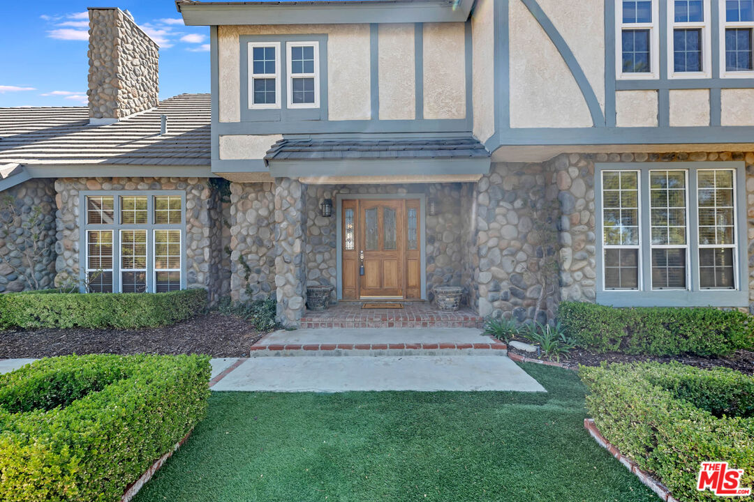 34880 Via Famero Dr