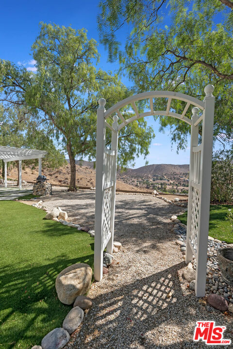 34880 Via Famero Dr
