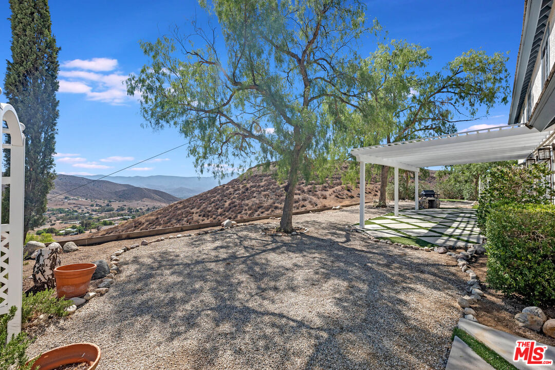34880 Via Famero Dr