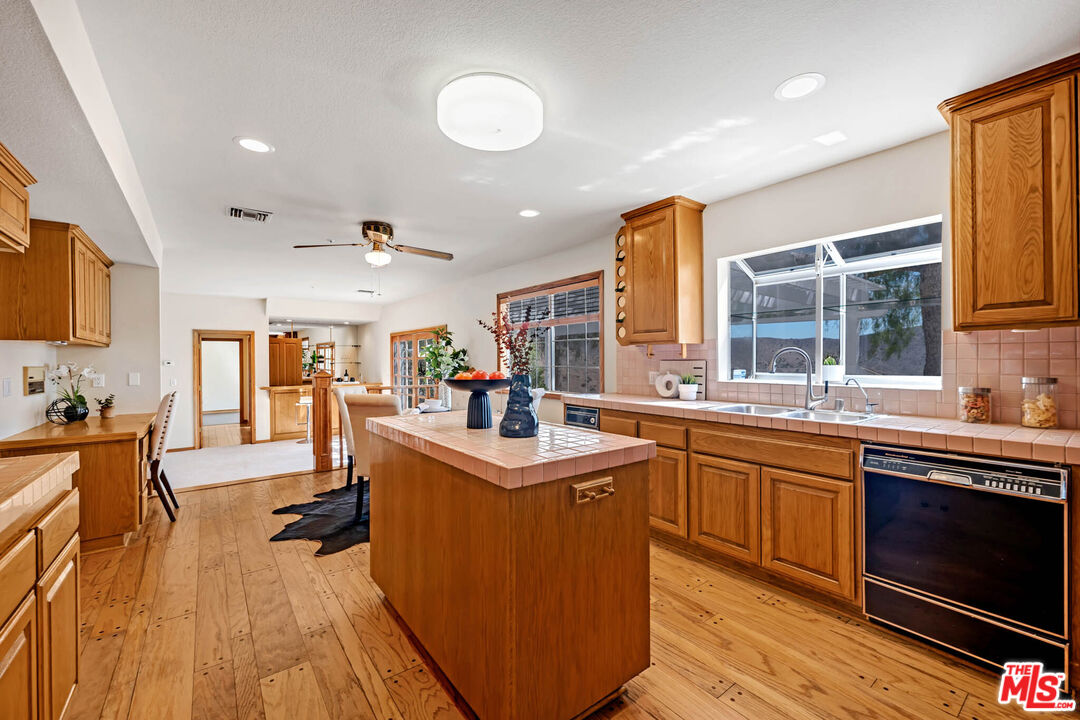 34880 Via Famero Dr