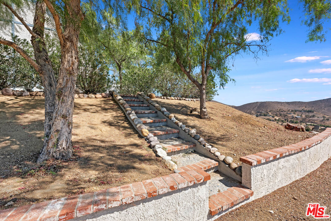 34880 Via Famero Dr