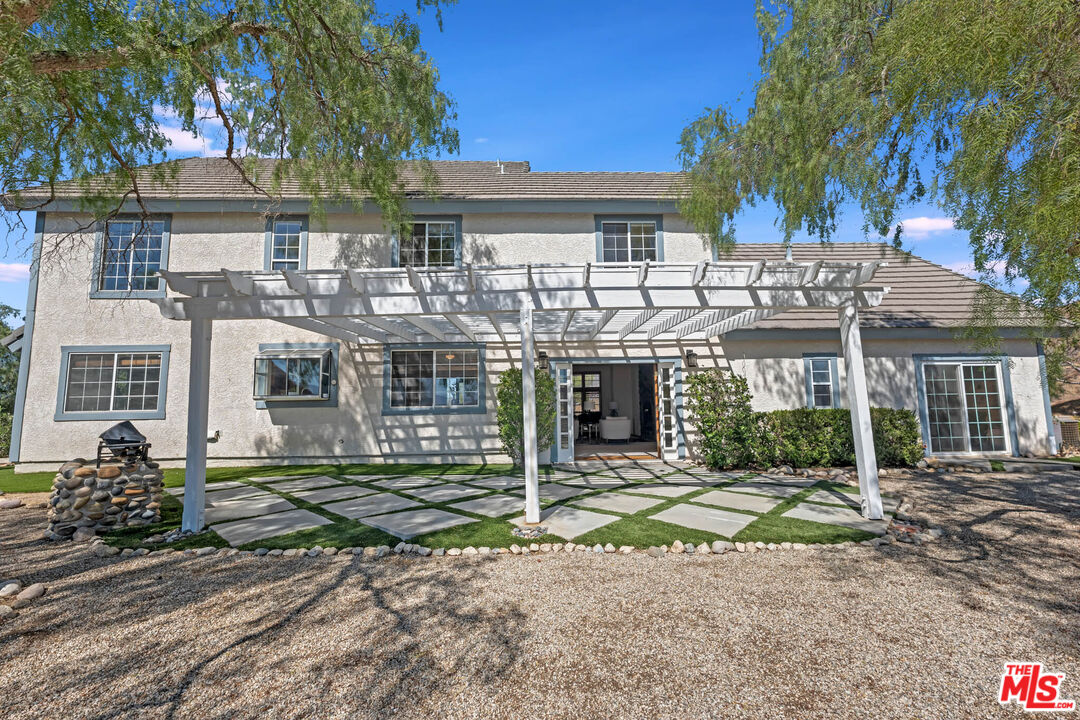 34880 Via Famero Dr