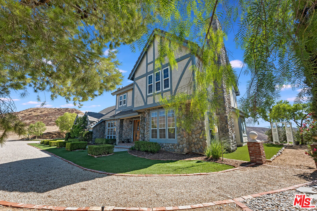 34880 Via Famero Dr