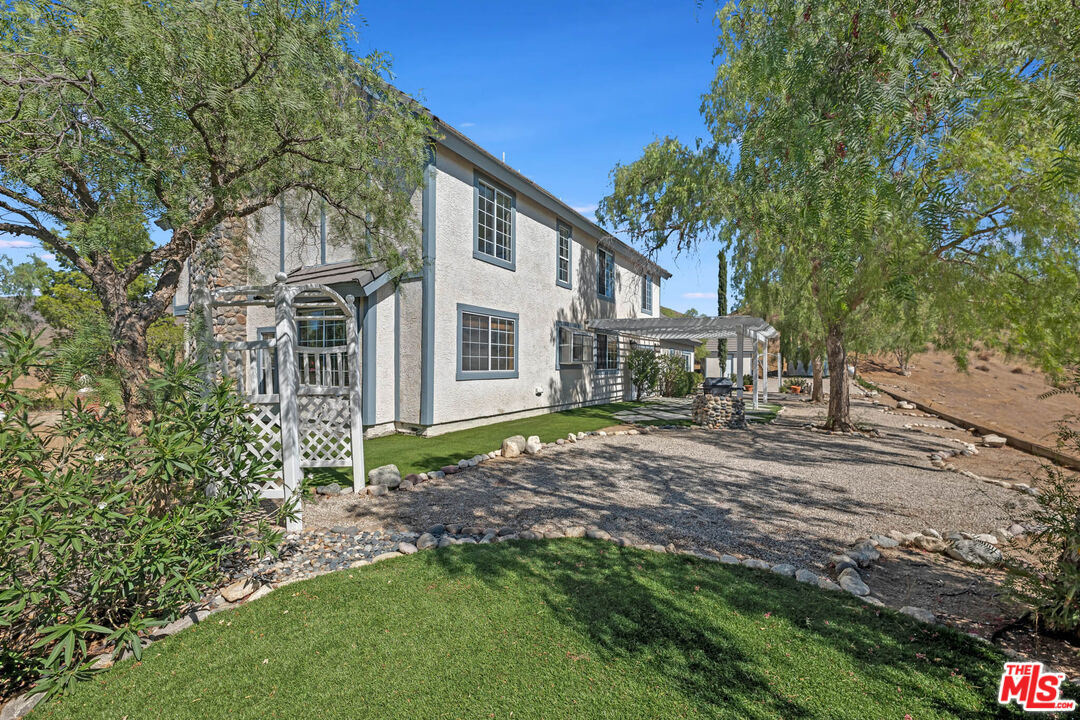 34880 Via Famero Dr